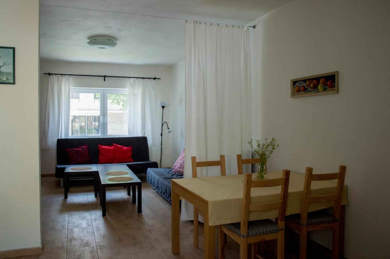 Ubytovani Domecek V Mikulove Apartment Bagian luar foto